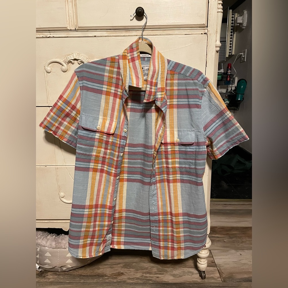 Plaid short-sleeve button-down shirt